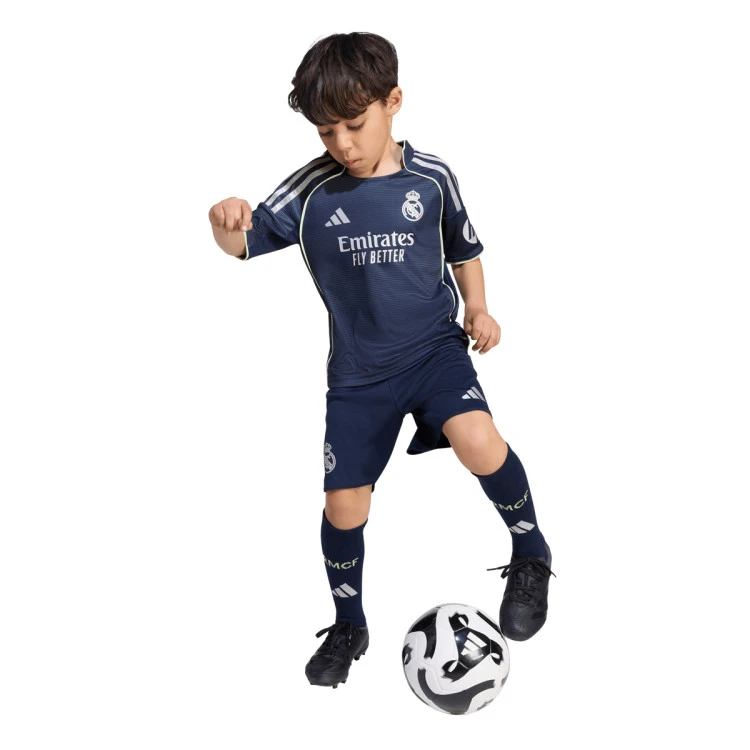 Conjunto adidas Real Madrid Segunda Equipación 2025-2026 Niño 6 Conjunto adidas Real Madrid Segunda Equipación 2025-2026 Niño