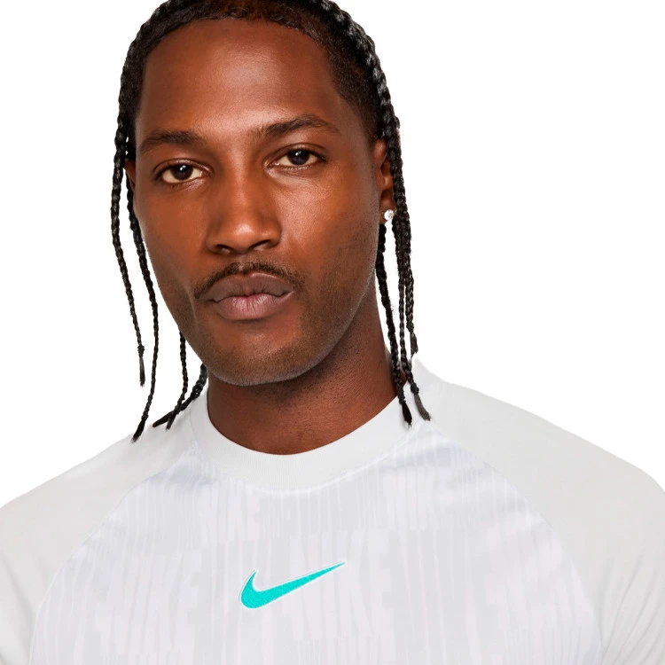 Camiseta Nike Academy Essentials 4 Camiseta Nike Academy Essentials
